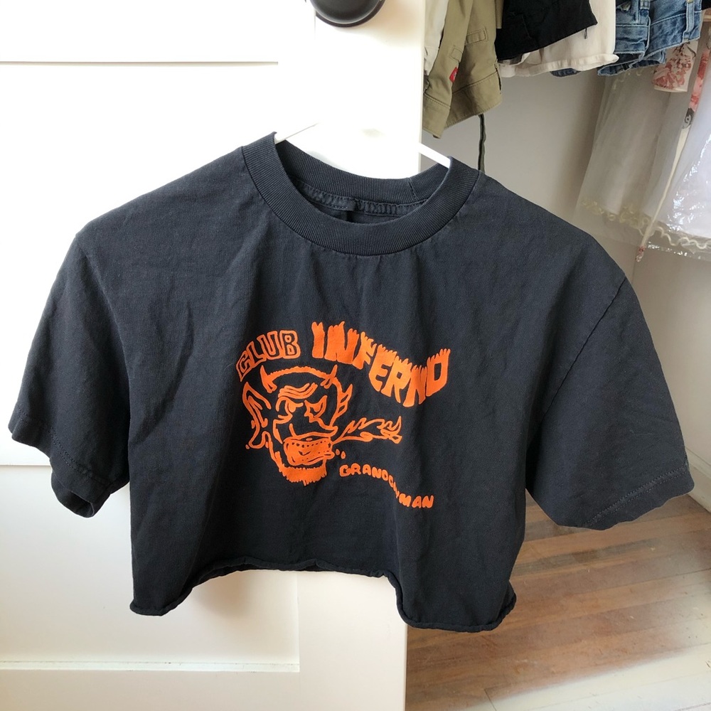 club inferno cropped tee